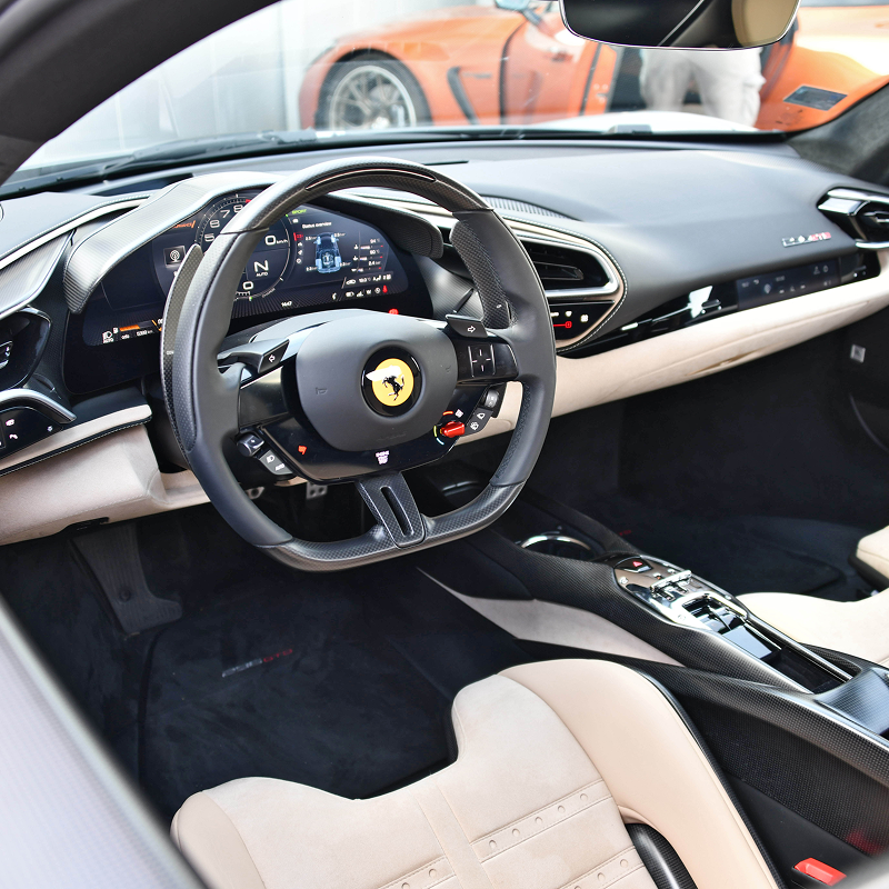 08 Enterijer Ferrari 2 1